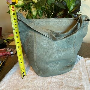 Coach 4916 Soft Bucket Sea *READ STRAP ISSUE* Made In Italy Pebbled Leather